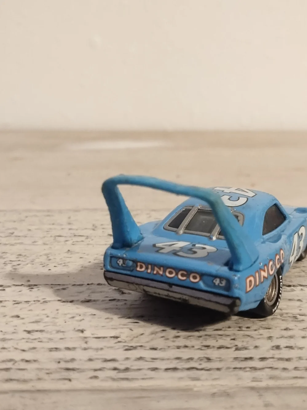 Disney Pixar Cars #43 Dinoco The King Metal Die-cast 1970 Plymouth Superbird
